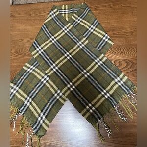BURBERRY’S Scarf; 100% Lamb’s Wool. Excellent condition